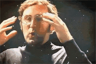 video que mostra um homem simbolizando que sua cabeça está explodindo, pois isso representa a descoberta de algo importante, que mudou ou mudará sua forma de ver a vida ou algo do tipo. Isto é uma correlação a expensão de consciência.